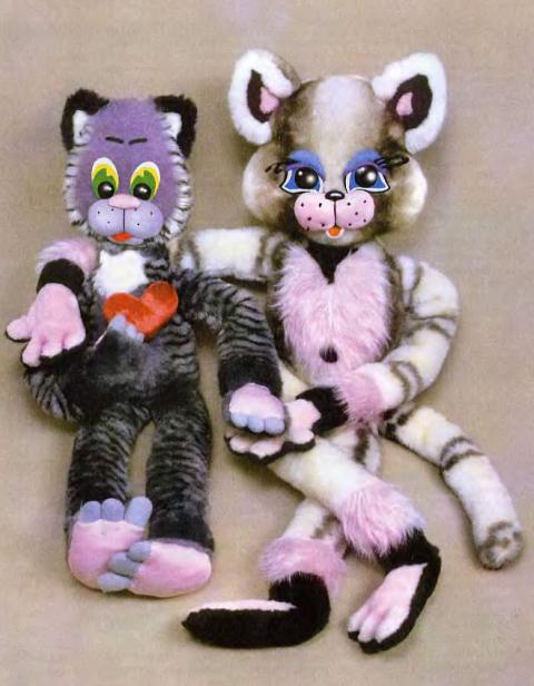 Печальный кот с кошечкой